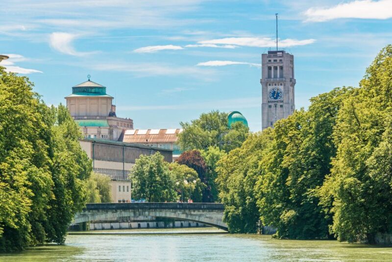 Munich: City Card for Public Transportation and Discounts - Key Points