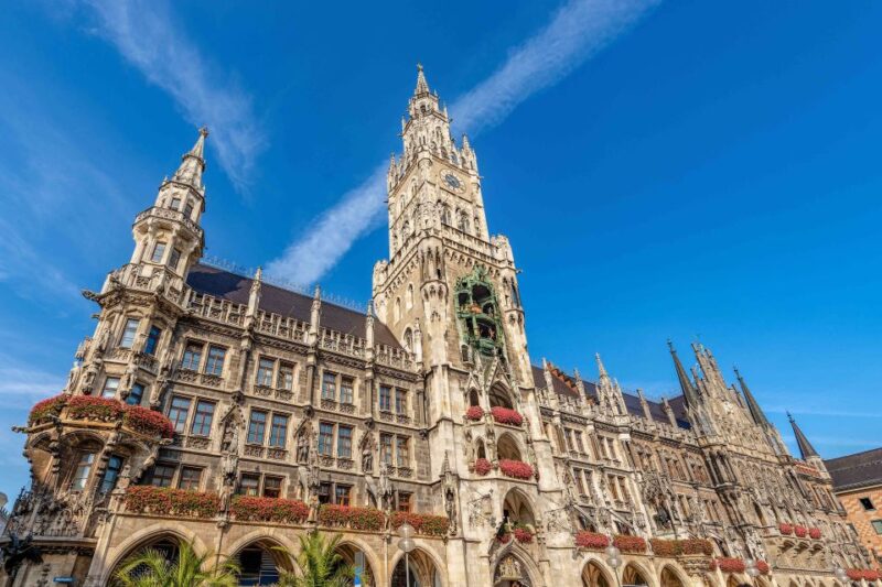 Munich City: Marienplatz and English Garden Walking Tour - Key Points