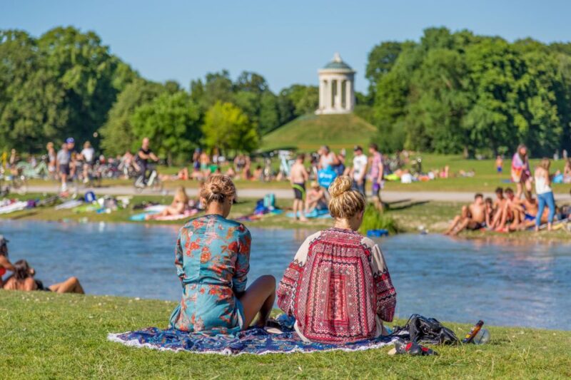 Munich City: Marienplatz and English Garden Walking Tour - Meeting Point Details