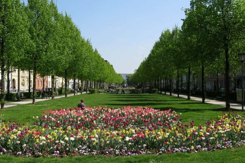 Munich Moments : City Tour - Nymphenburg Park, BMW Welt - Key Points