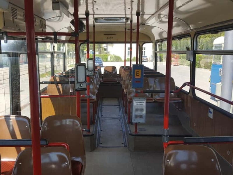 Munich: Vintage Beer Bus Sightseeing with Free Drinks - Key Points