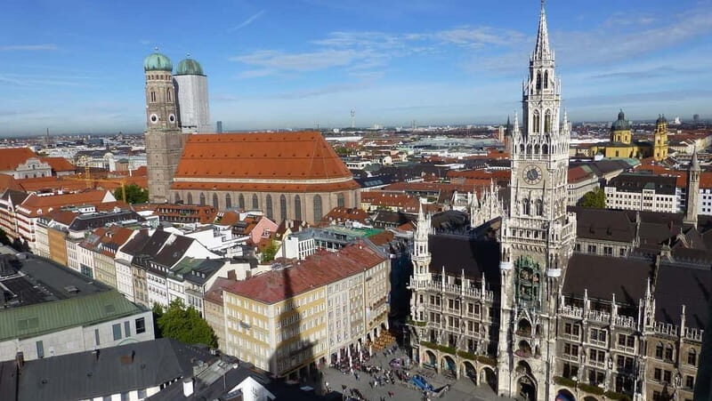 Munich: Vintage Beer Bus Sightseeing with Free Drinks - Scenic Pass-By Views and Royal Passes