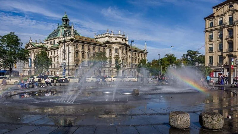 Munich: Vintage Beer Bus Sightseeing with Free Drinks - Final Thoughts: Who Should Consider This Tour?