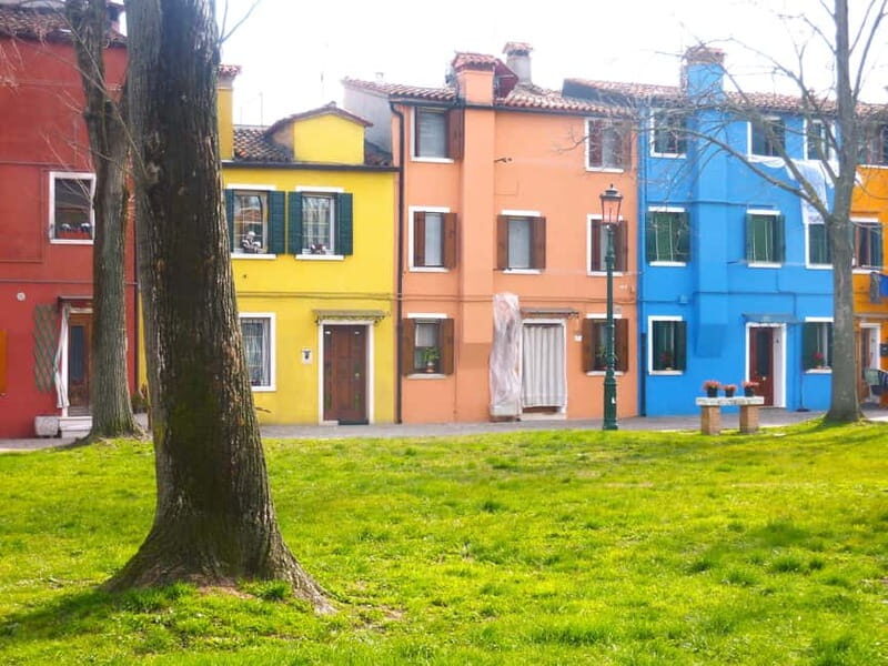 Murano and Burano, between fire and colors: the poetry of the Venetian lagoon. - Key Points