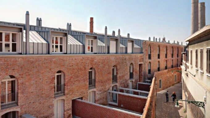 Murano: Walking Tour & Glass Factory With Local Guide - Observing Blown Glass Creation