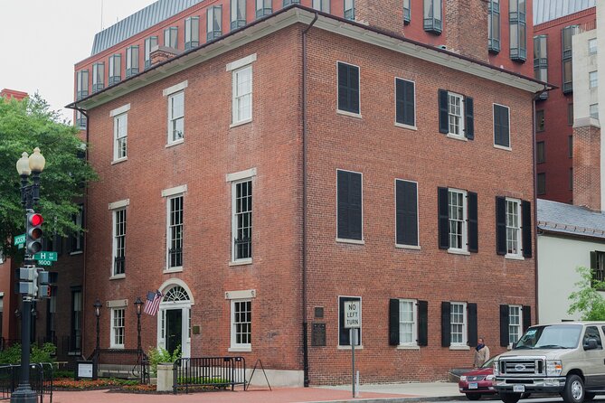 Murders, Mysteries, and Hauntings of DC Night-Time Walking Tour - Accessibility and Inclusions