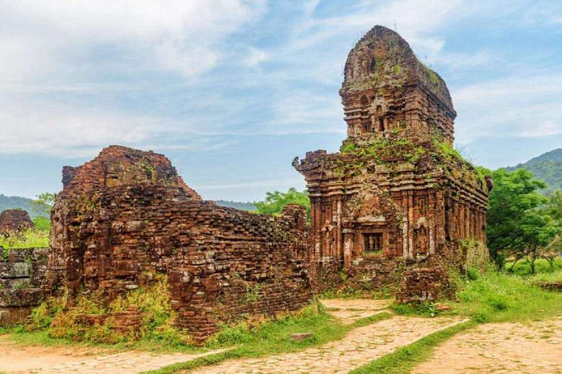 My Son Sanctuary & Hai Van Pass Transfer Hoi an To/From Hue - The Scenic Beauty of Hai Van Pass
