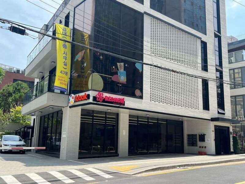 Myeongdong Rednow Studio: Profile & Couple & Hanbok Shooting - Who Should Consider This?