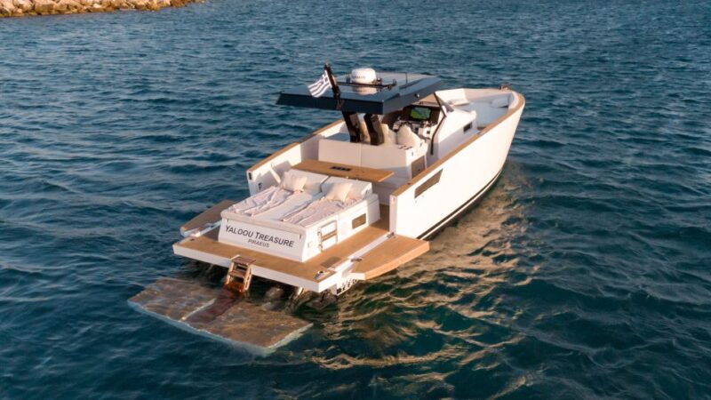 Mykonos: South Coast Private Yacht Trip W/ Snacks & Snorkel - Features of the Yacht