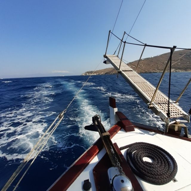 Mykonos: Sunset Boat Trip With Snacks and Drinks - What to Bring