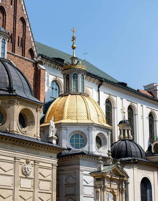 Mysterious Wawel Cathedral and Wawel Courtyard Guided Tour - How the Tour Feels in Practice