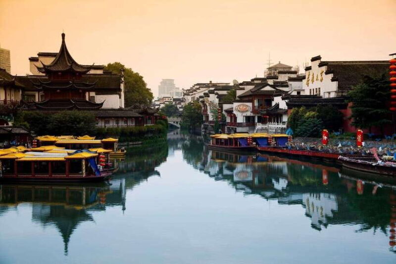 Nanjing: Green Boulevards, Bookstore Warmth & Scenic River - Key Points