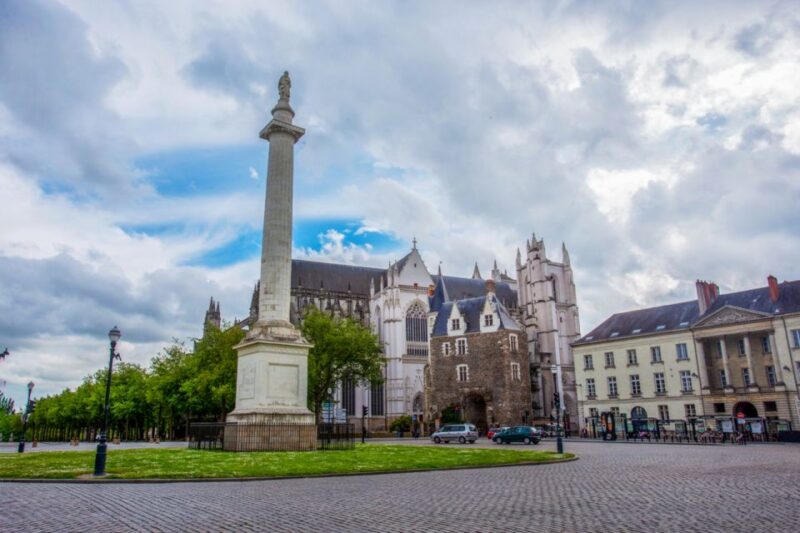 Nantes: Family Quest Guided Walking Tour - Discovering Passage Pommeraye