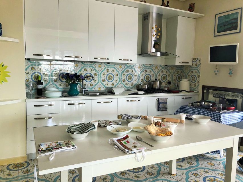 Naples: Fresh Pasta Cooking Class and Dinner With a Local - Class Structure