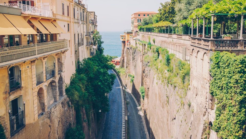 Naples: Full-Day Sorrento, Positano, and Amalfi Tour - Discovering Positano