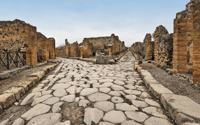 Naples: Herculaneum Entry Ticket With Digital Audio Guide - Exploring Herculaneum