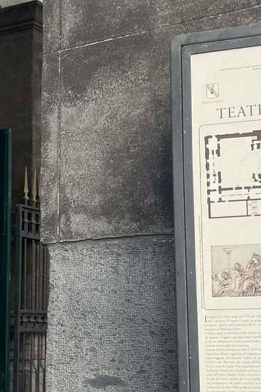 Naples: Maschio Angioino and San Carlo Theater Guided Tour - Key Points