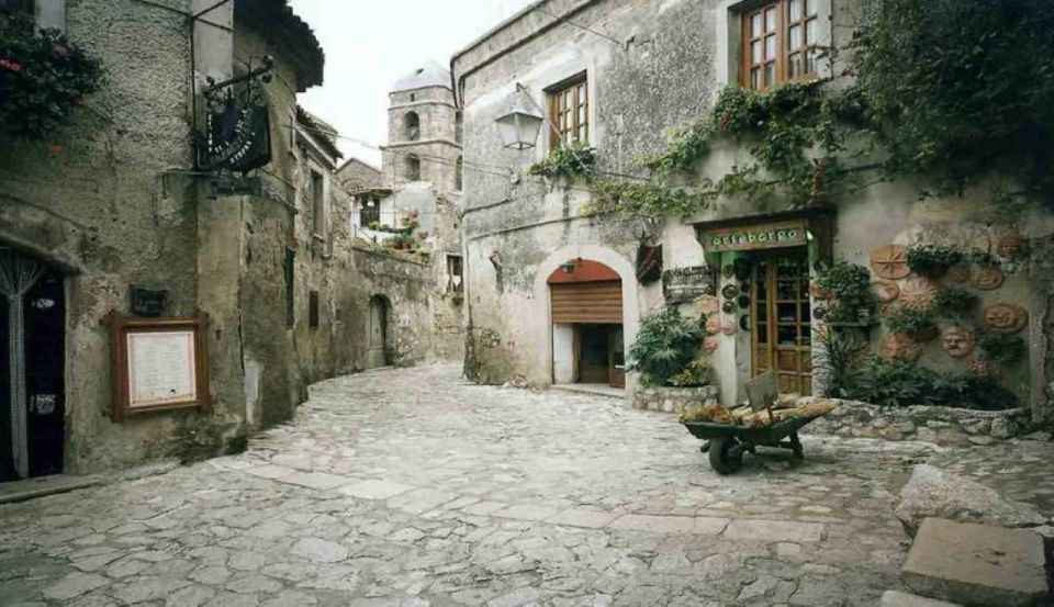 Naples: Palace of Caserta Driver Tour and Mozzarella Tasting - Wander the Historic Center of Caserta