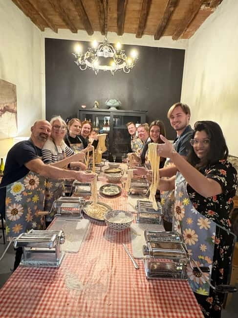 Naples: Pasta and Tiramisu Cooking Class with Wine - The Welcome and Introduction