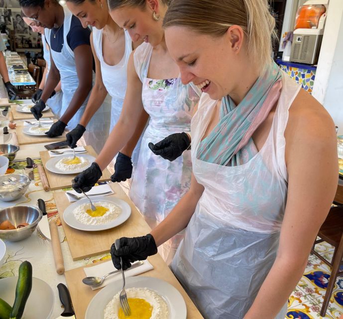 Naples: Pasta Cooking Class With Tiramisù and a Drink - Meeting Point and Arrival