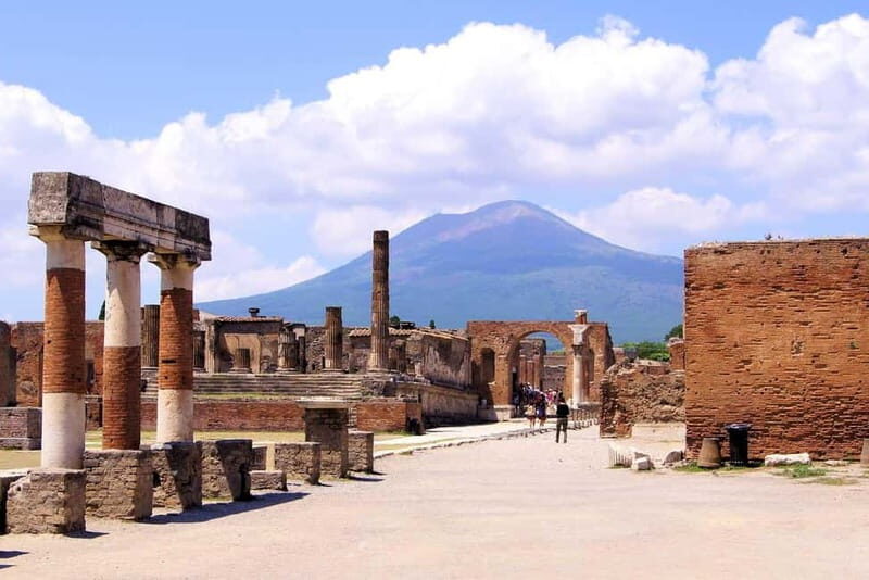 Naples: Positano, Sorrento, and Pompeii daytrip - Key Points
