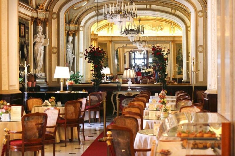 Naples: Royal Palace and Spanish Quarter Guided Tour - Itinerary Details