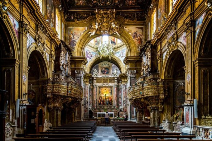 Naples Top Sights & Sotterranea Underground Small Group Tour - About the Guide