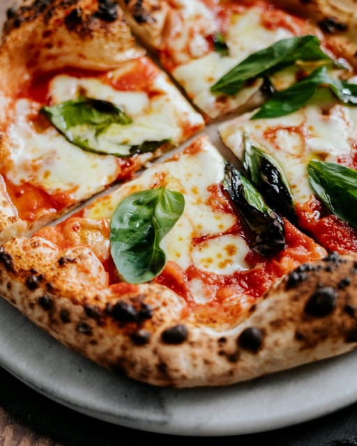 Naples: Tour with Pizza and Sfogliatella Tasting - Key Points