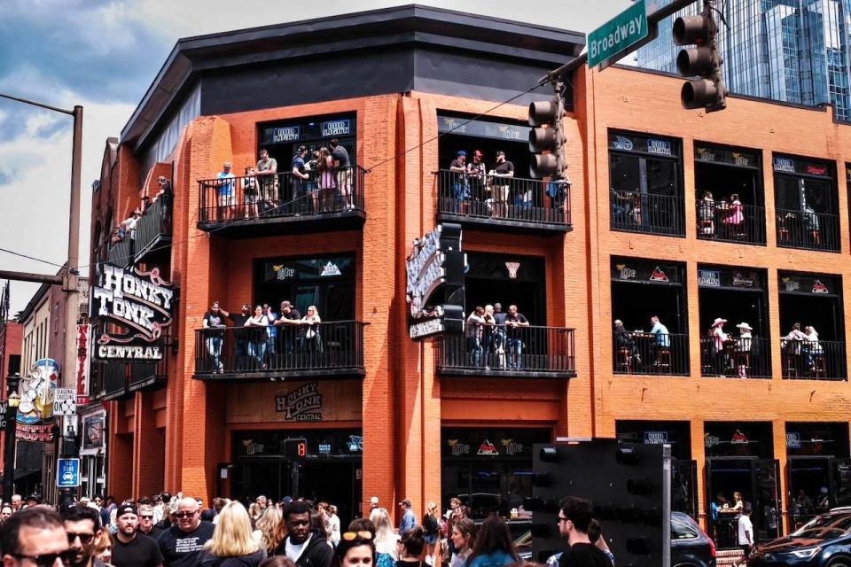 Nashville: Drinkers & Thinkers Pub Crawl - Savoring Delicious Cocktails and Moonshine