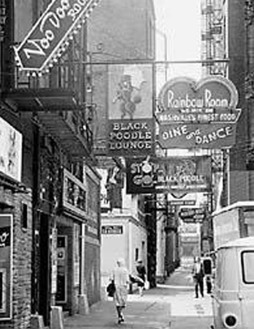 Nashville Lost Spirits: Murder True Crime Haunted Pub Crawl - Bonding With Like-Minded Travelers