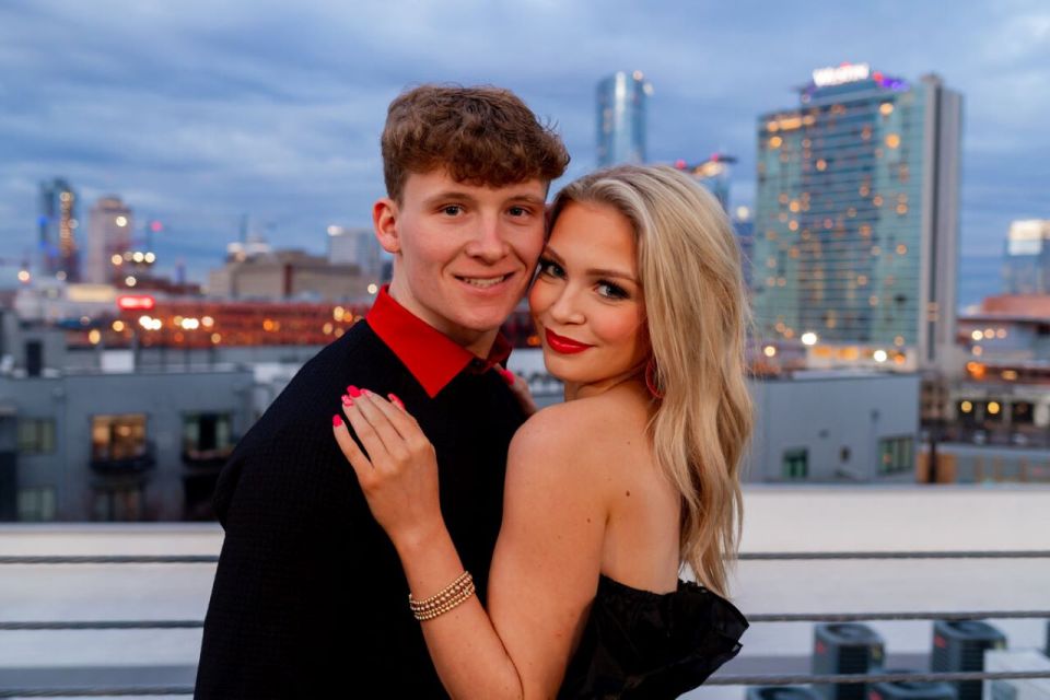Nashville: Romantic Couples Photoshoot With Champagne - Accessibility and Cancellation