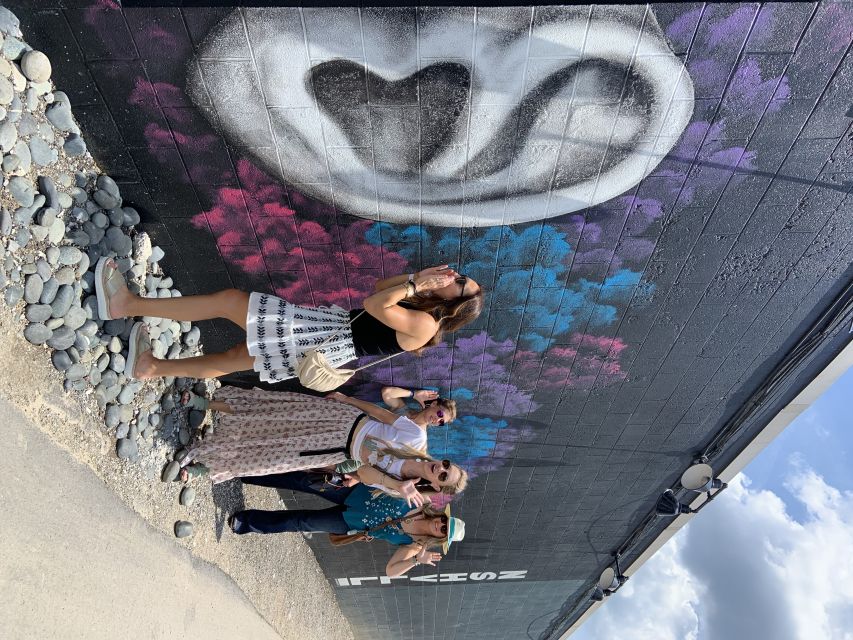 Nashville: Sip N Shop Guided Walking Tour - Complimentary Drinks and Appetizers