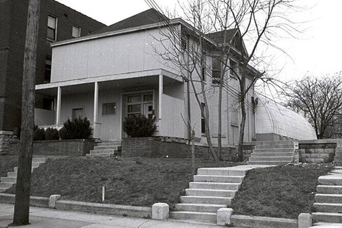 Nashville Walking Tour of Music Row with Former Music Biz Pro - Key Points