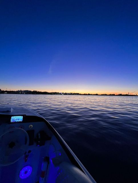 Nassau: Happy Hour Sunset Booze Cruise - Sunset Spectacle on the Water