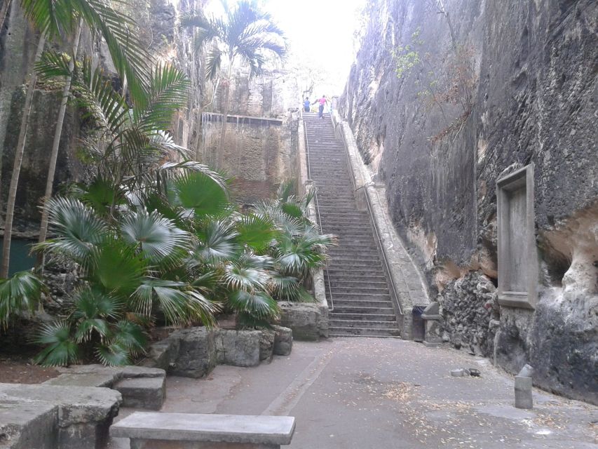 Nassau Sightseeing Bus Tour - Visiting Fort Fincastle and Queens Staircase