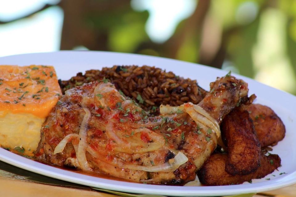 Nassau: Sip, Sample & See, Food & History Bus Tour - Sampling Bahamian Cuisine