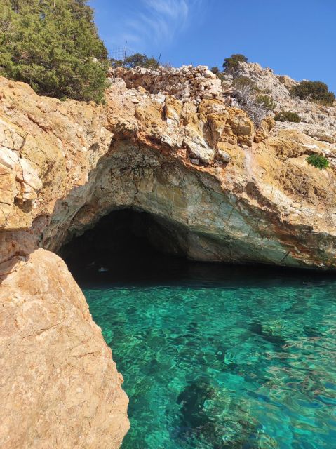 Naxos: Explore the cave of the unspoiled south-east coast! - Transportation and Duration: How the Day Flows