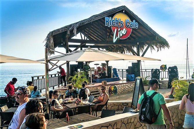 Negril Sunset Trip to Rick's Cafe from Montego Bay and Grand Palladium - Transportation and Group Dynamics