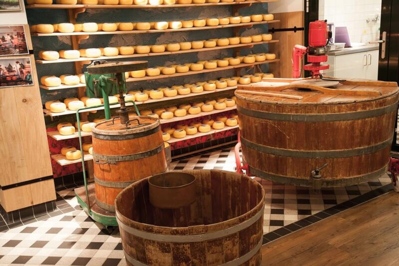 Netherlands, Private Tour, Tesla SUV, Windmills, Volendam - Good To Know