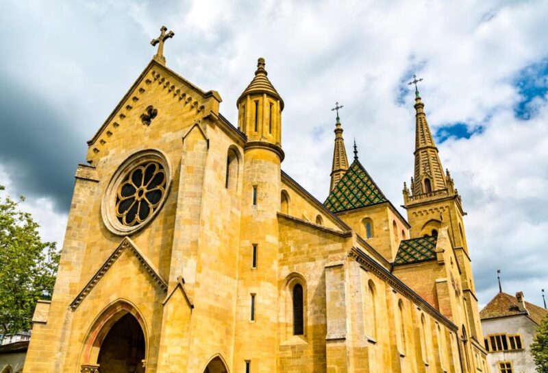 Neuchâtel: Express Walk With a Local in 60 Minutes - Landmarks Along the Way