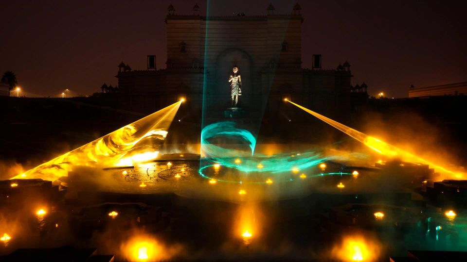 New Delhi - Akshardham Temple Tour With Water and Light Show - Attractions Along the Route
