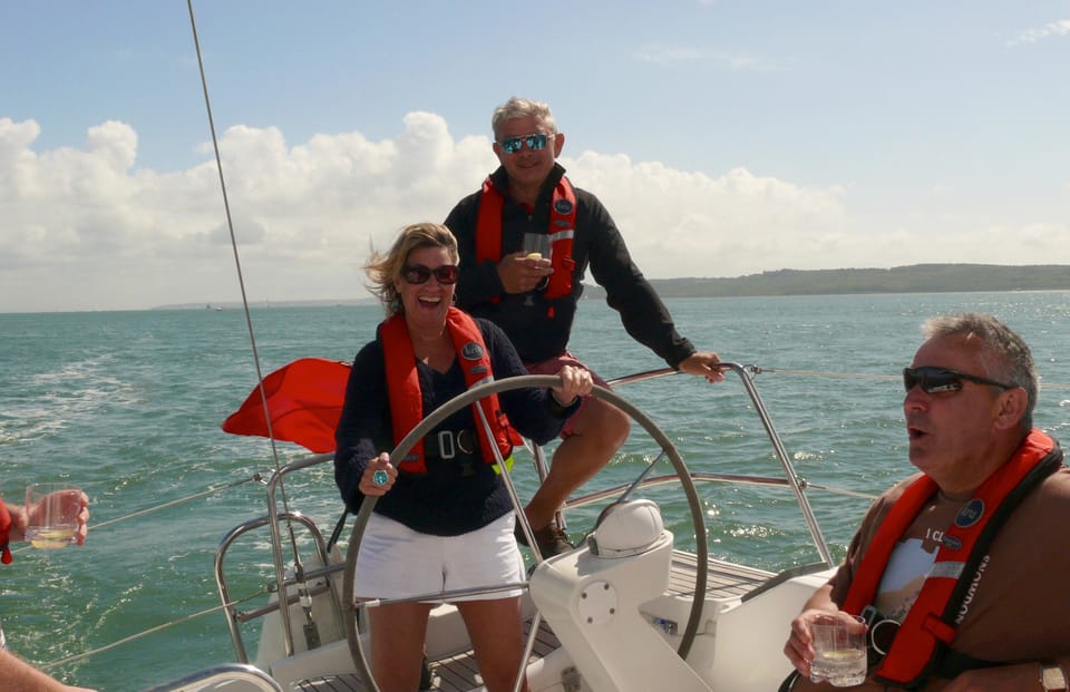 New Forest: Sail with Lunch or Dinner from Lymington - Comfort and Involvement On Board  