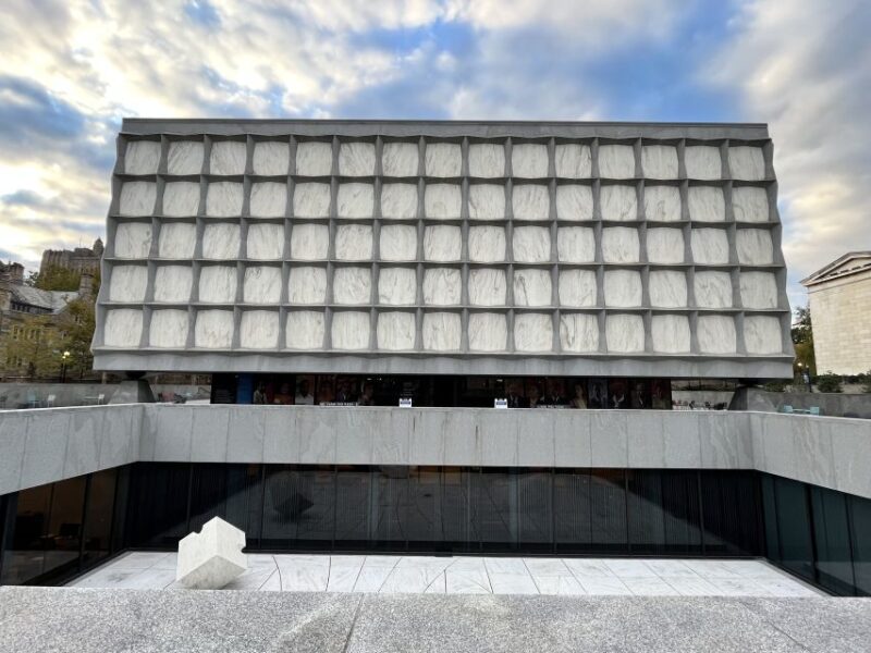 New Haven: Historic Yale Smartphone Self Guided Walking Tour - Tour Features