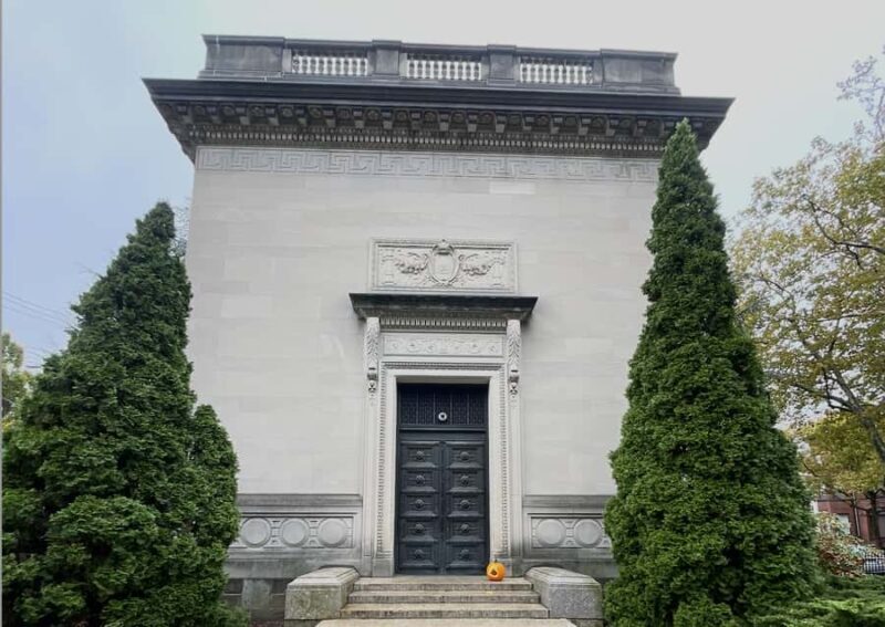 New Haven: Yale Secret Societies Walking Tour - Key Points