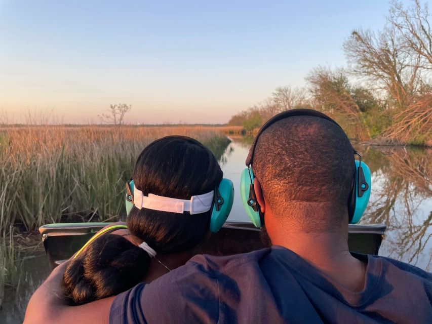 New Orleans: 10 Passenger Airboat Swamp Tour - Airboat Cruising