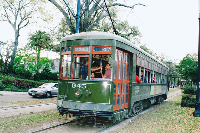 New Orleans Garden District and Lafayette Cemetery Tour - Cemetery Exploration