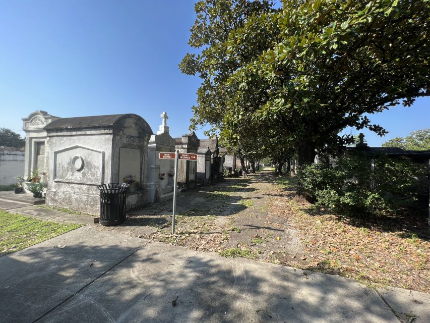 New Orleans : Garden District Architecture Walking Tour - Above-Ground Burial Traditions
