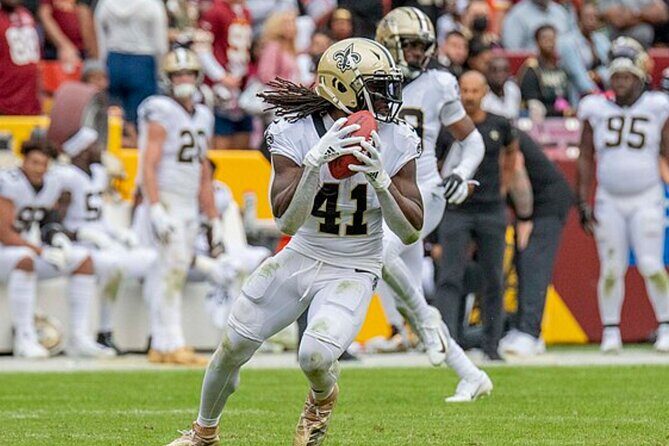 New Orleans Saints Football Game at Caesars Superdome - A Closer Look at the Experience