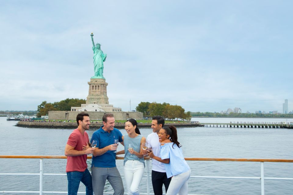 New York City: Brunch, Lunch, or Dinner Buffet River Cruise - Iconic New York Landmarks