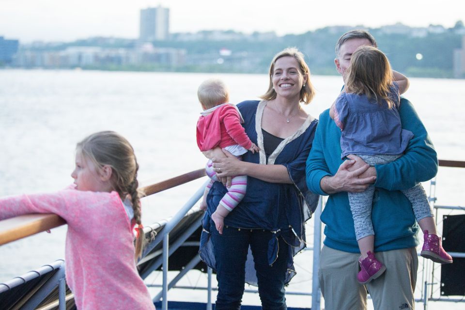 New York City: Brunch, Lunch, or Dinner Buffet River Cruise - Comfortable and Casual Attire